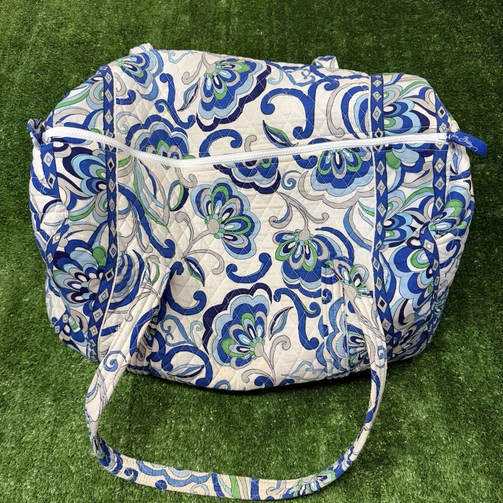 Womens VERA BRADLEY Large Size Duffel Bag 22x12x12 Mediterranean White RETIRED - Picture 4 of 10